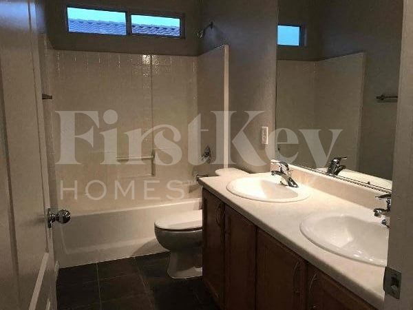 Building Photo - 10828 Avenzano St