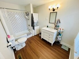 Building Photo - 72 - .5 Hickory St