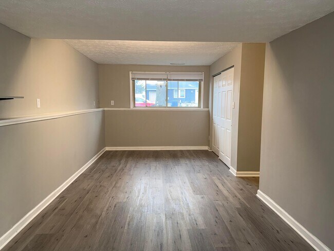 Building Photo - 1177 Hilton Dr