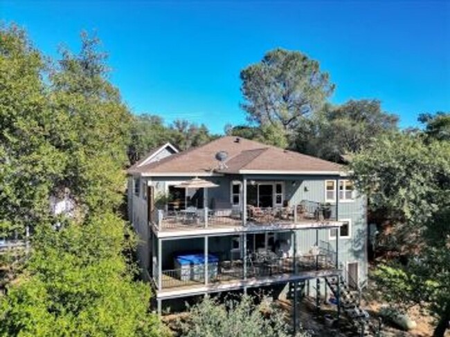 Building Photo - Lake View, 5 bedroom, 3 bath home in gated...