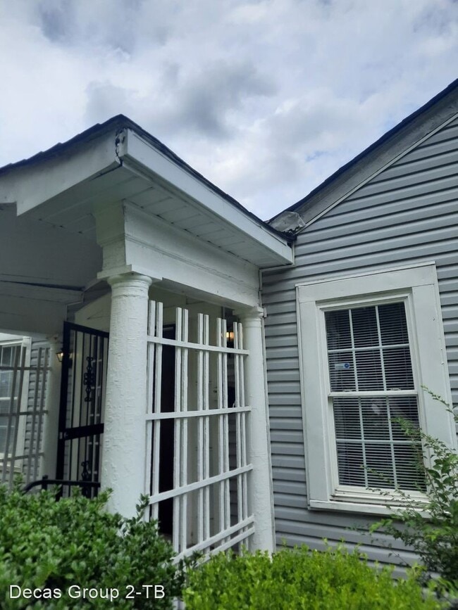 Building Photo - 3 br, 1.5 bath House - 650 Maple St