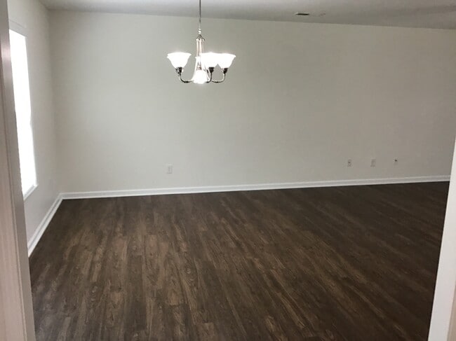 Building Photo - 2044 Longburn Dr