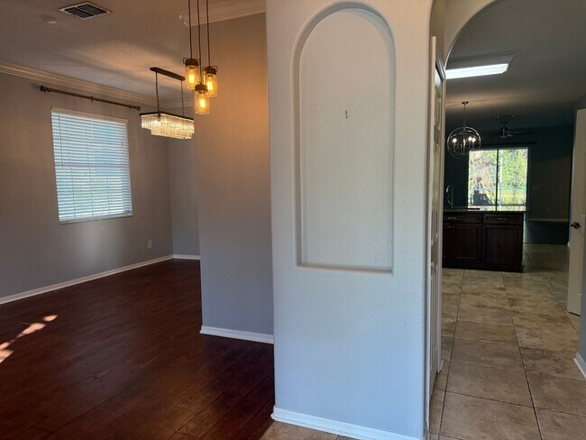 Building Photo - 5 BEDROOM HOUSE WITH PRIVATE POOL AND LAKE...