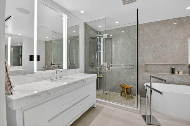 Building Photo - 200 SE Mizner Blvd