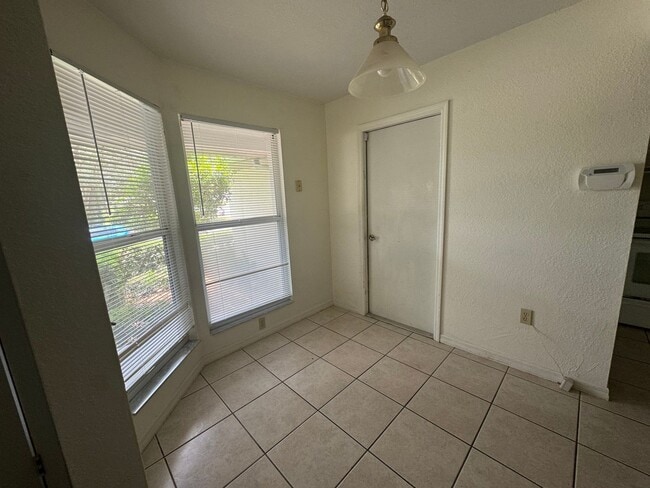 Building Photo - Charming 2BR/2BA Villa with 1-Car Garage i...