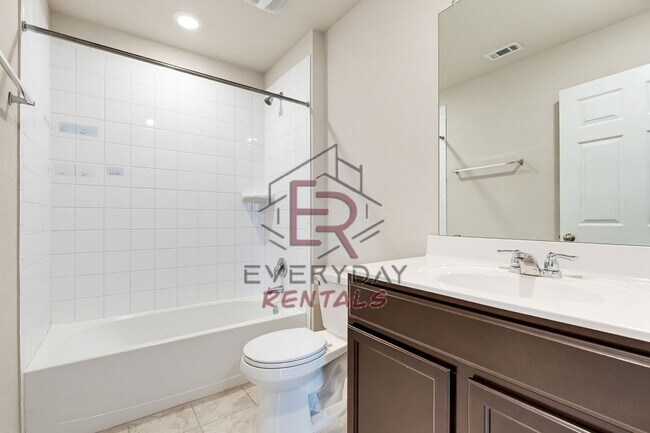 Building Photo - Beautiful Home Awaits you!