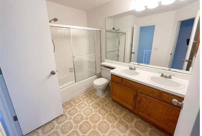 Building Photo - 3437 Queen Anne Way