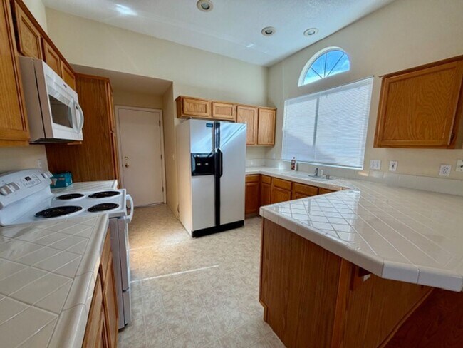 Building Photo - 6125 Greenbrook Dr