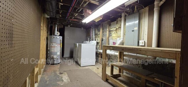 Building Photo - 316 E Union Blvd