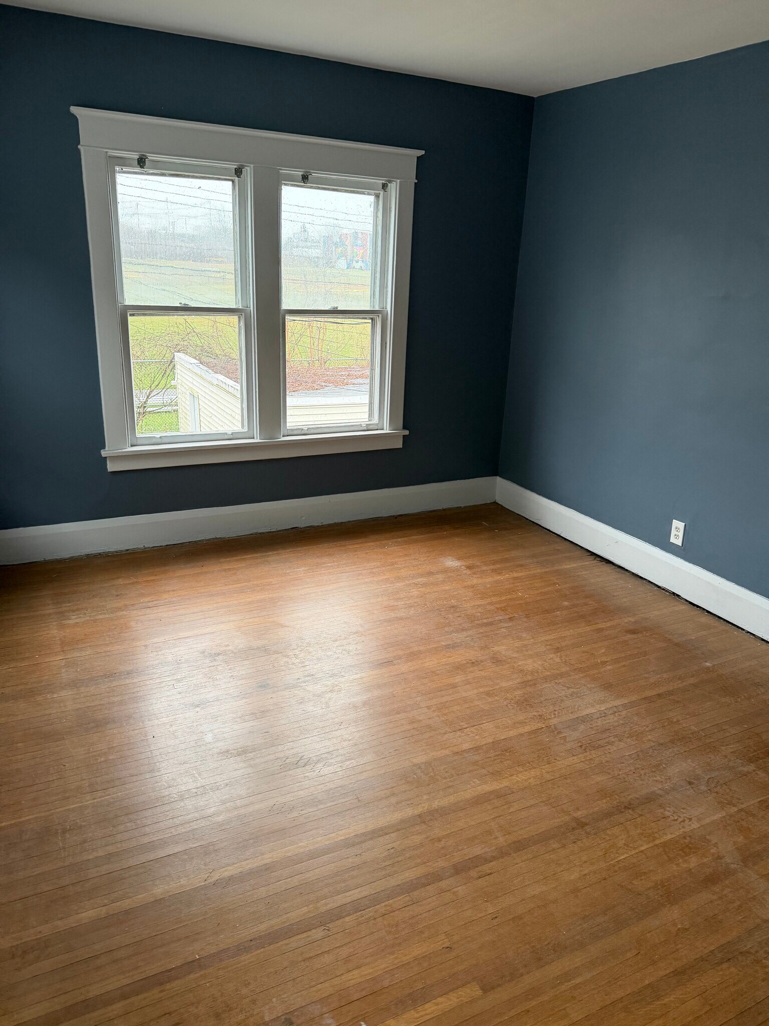 Building Photo - 75 Shoshone St