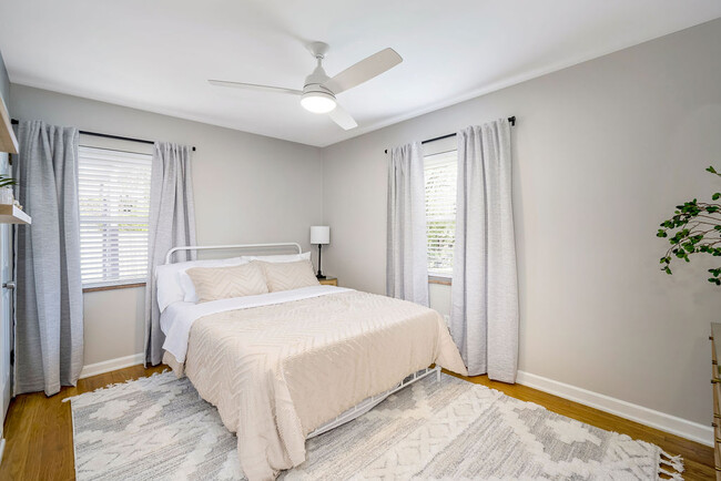 Building Photo - 1128 Exter Dr