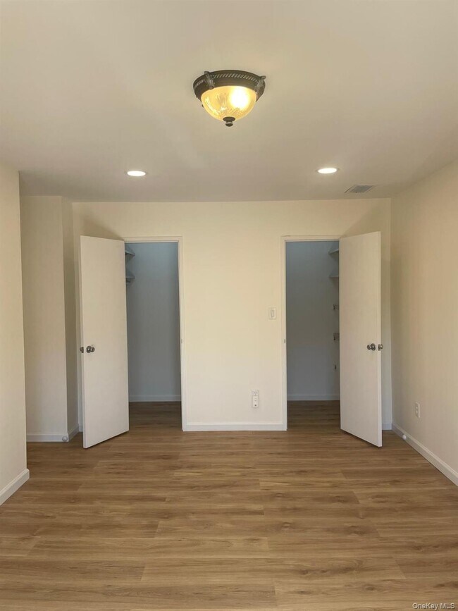 Building Photo - 79 Birchwood Rd