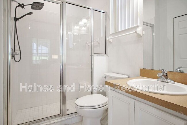Building Photo - 546 Pineloch Dr