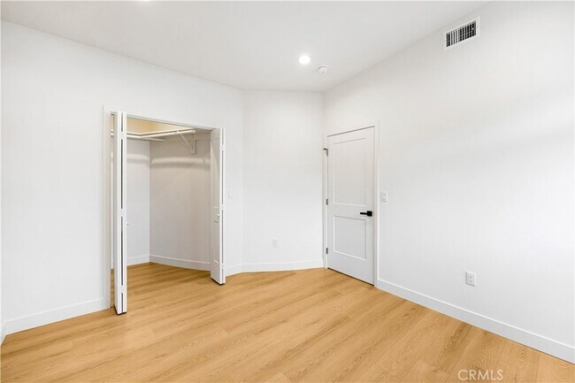 Building Photo - 4040 Somers Ave