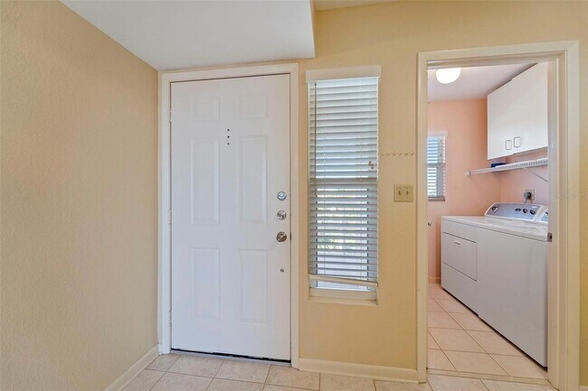 Building Photo - 6021 Bahia Del Mar Cir N