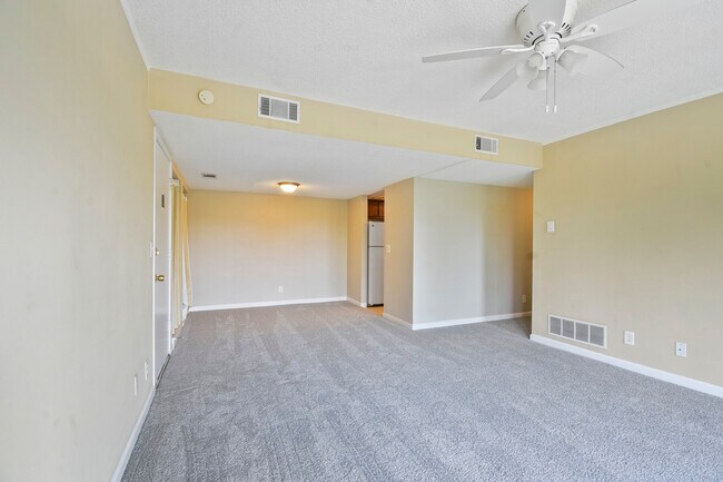 Building Photo - 40 Club House Dr