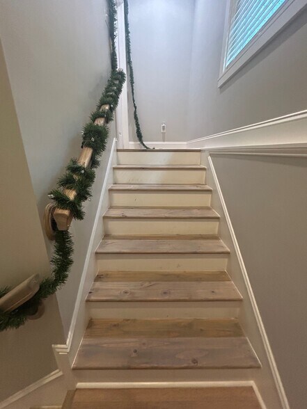 Inside Staircase 2 - 3308 Keenan Dr