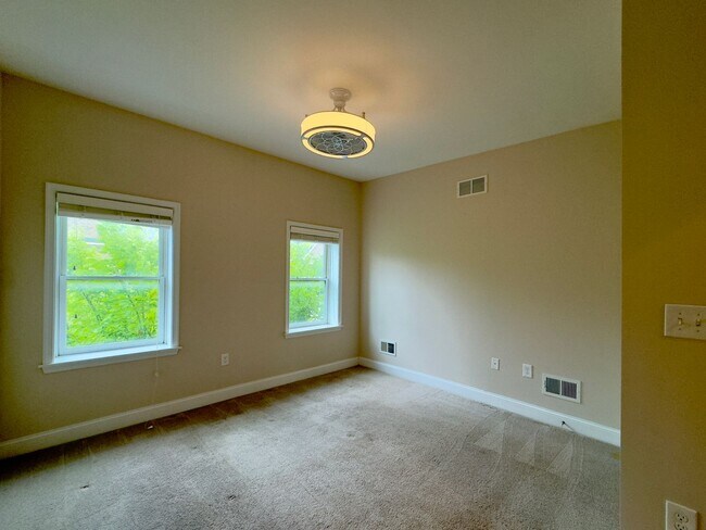 Building Photo - Charming 3 Bedroom/3 Bathroom Townhome in Middle East Neighborhood, Baltimore!