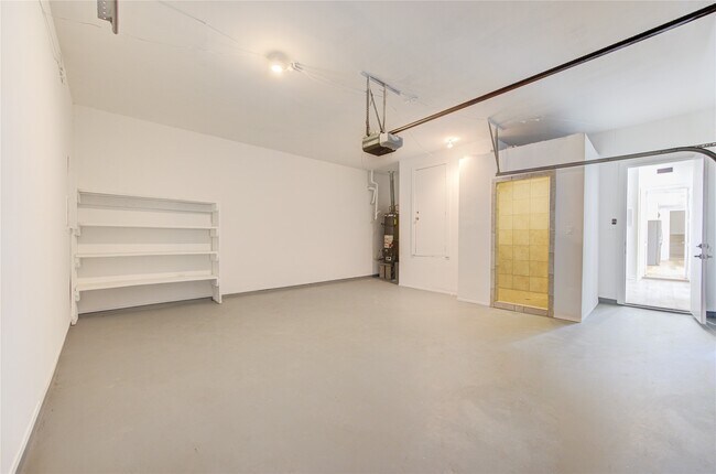 Building Photo - 50 Saddlebrook Ln