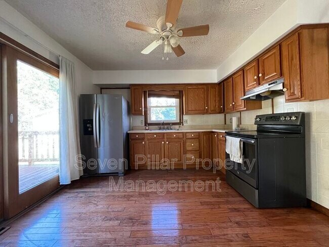 Building Photo - 9252 Mink St SW