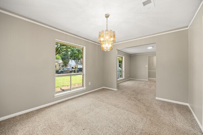 Building Photo - 5923 Pebble Springs Dr