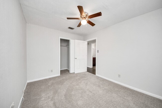 Building Photo - 14802 Scotter Dr