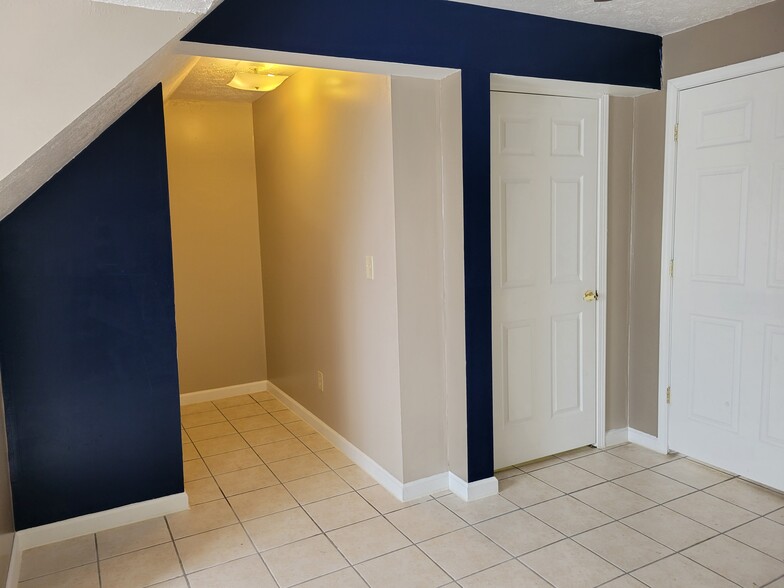 Master bedroom - 81 S Main St
