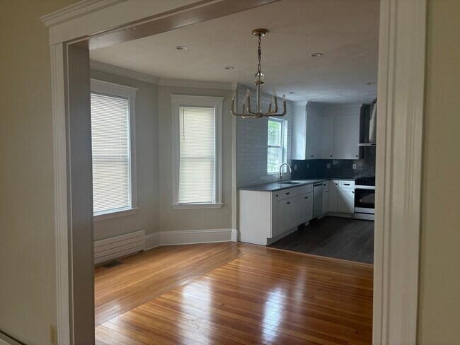 Building Photo - 14 Fairview St