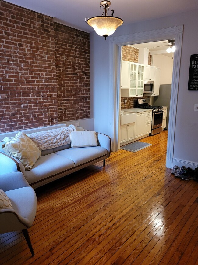 Building Photo - 841 Willow Ave