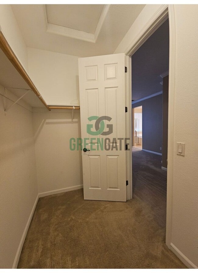 Building Photo - Spacious 4 Bedroom 3 Bath in Patterson! AV...
