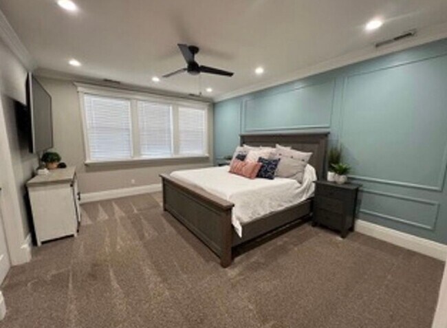 Building Photo - Beautiful, 6 Bedroom Home! 6 or 18 Month Lease!