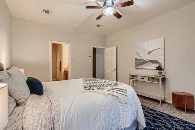 Building Photo - 1813 Paseo Verde Dr
