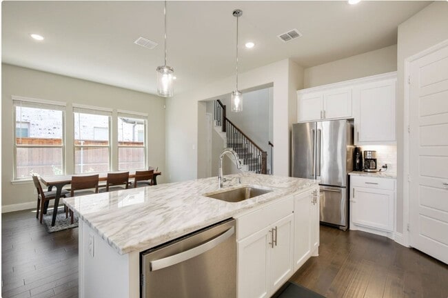Building Photo - 6842 Gavin Dr