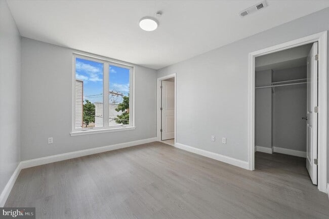 Building Photo - 2405 Ridge Ave