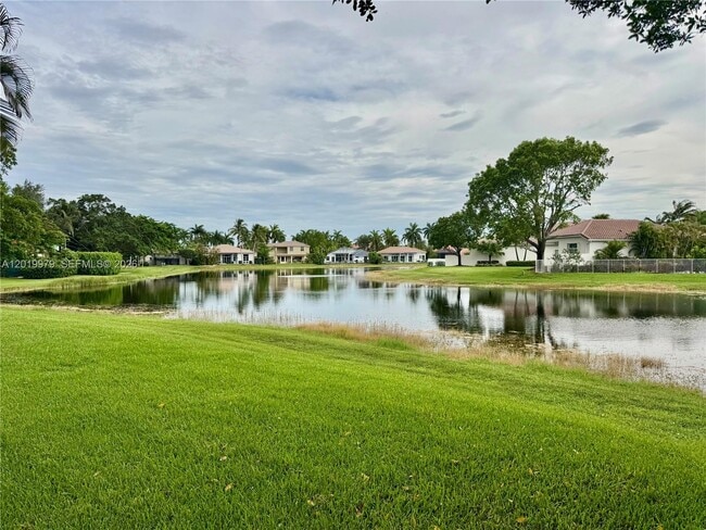Building Photo - 2525 Bay Pointe Ct