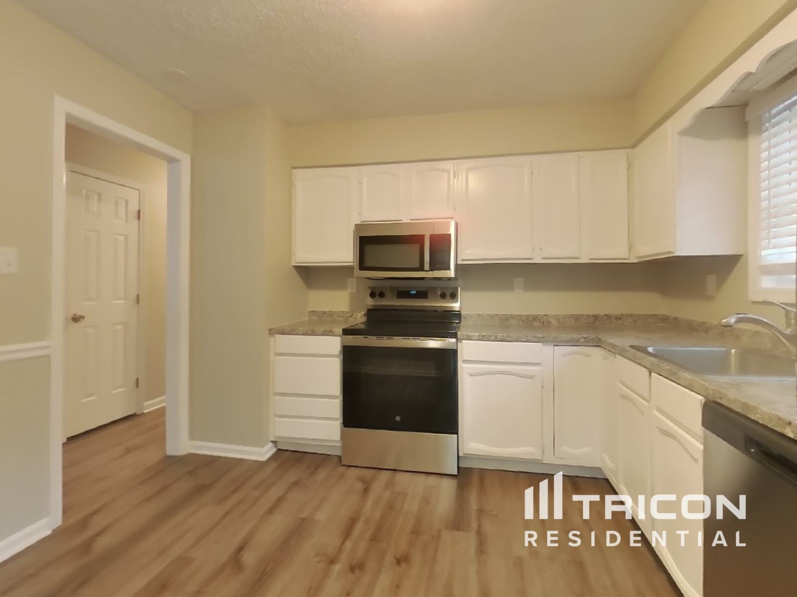 Building Photo - 1350 Redwood Cir