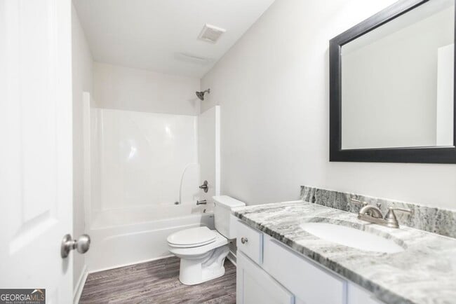 Building Photo - 101 Shasta Dr