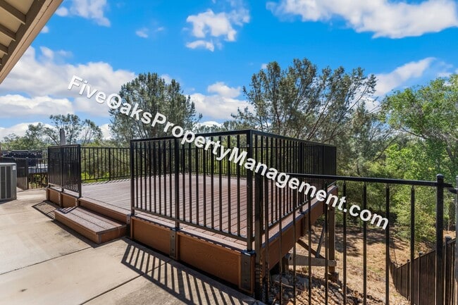 Building Photo - 571 Willow Ridge Ct