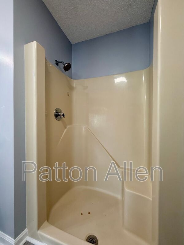 Building Photo - 2406 Abbey Cir