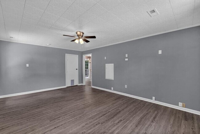 Building Photo - Adorable Brick Ranch- Piney Green Area