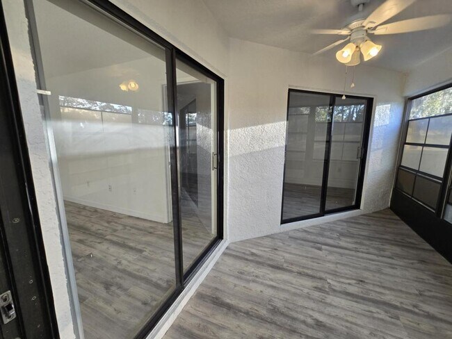 Building Photo - 9418 Nakoma Way