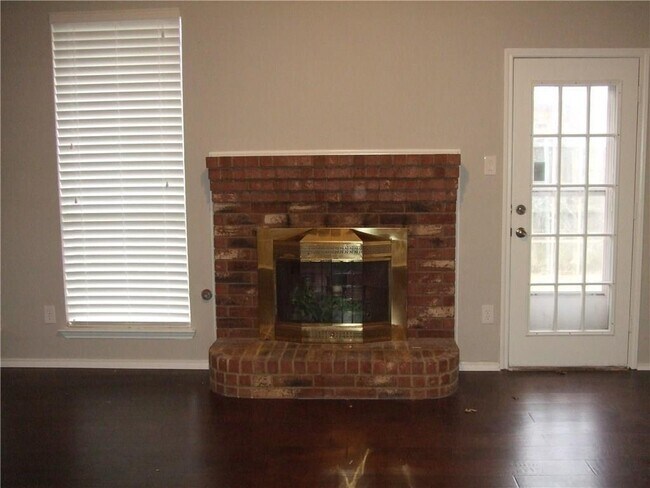 Building Photo - 505 Picketts Dr