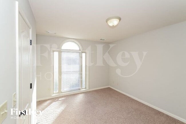Building Photo - 10777 Plantation Dr