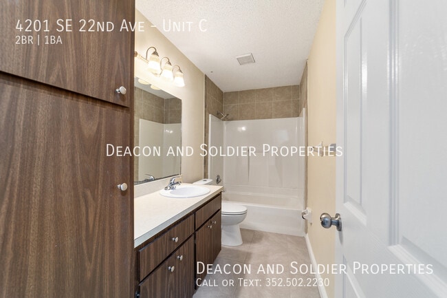 Building Photo - 4201 SE 22nd Ave