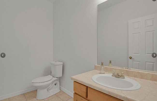 Building Photo - Long Realty & Property Management - Well Maintained 4 Bedroom Home in East Aurora