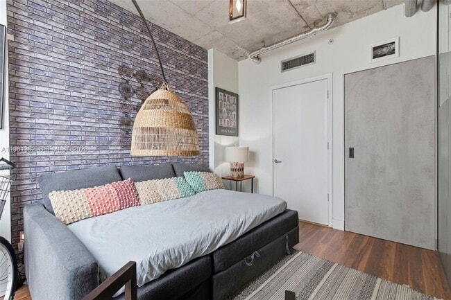 Building Photo - 690 SW 1st Ct