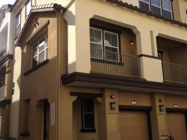 Building Photo - Opportunity Knocks! Updated Tri-Level prop...