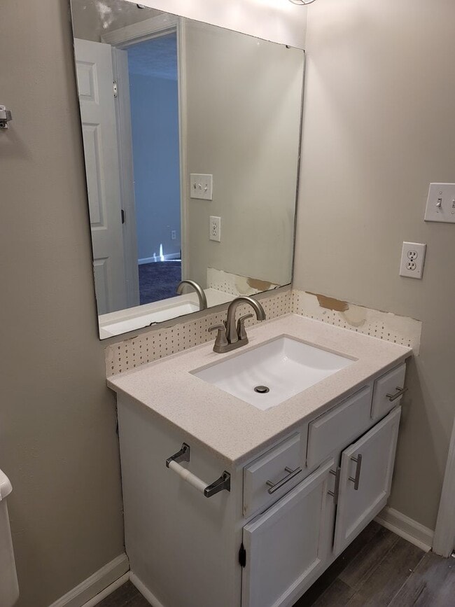 Building Photo - NEW to Rental Market! Do not Miss Out on t...