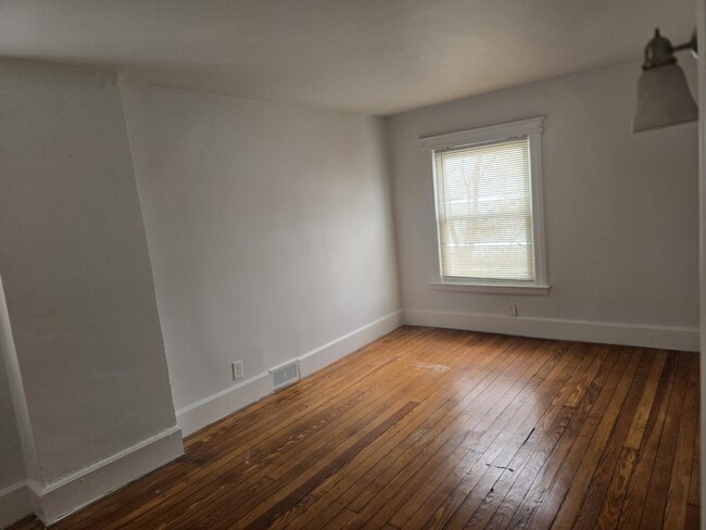 Building Photo - 633 Westminster St