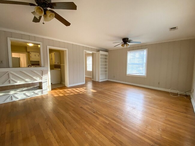 Building Photo - 3 bedroom 1 bath near the university of Memphis